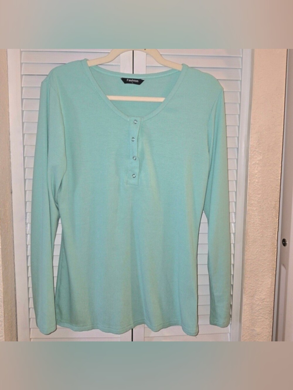 Mint Green Long Sleeve Ribbed Henley Thermal Tee Button Front Size L